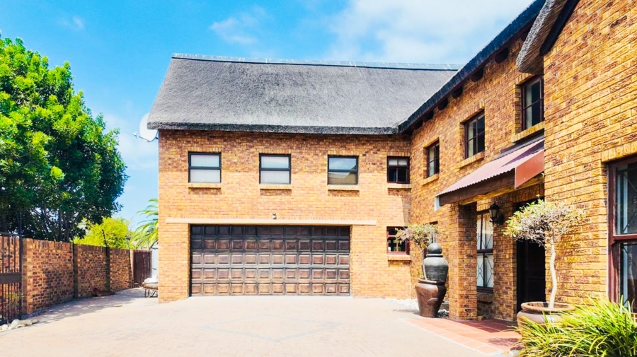 5 Bedroom Property for Sale in Parklands Western Cape